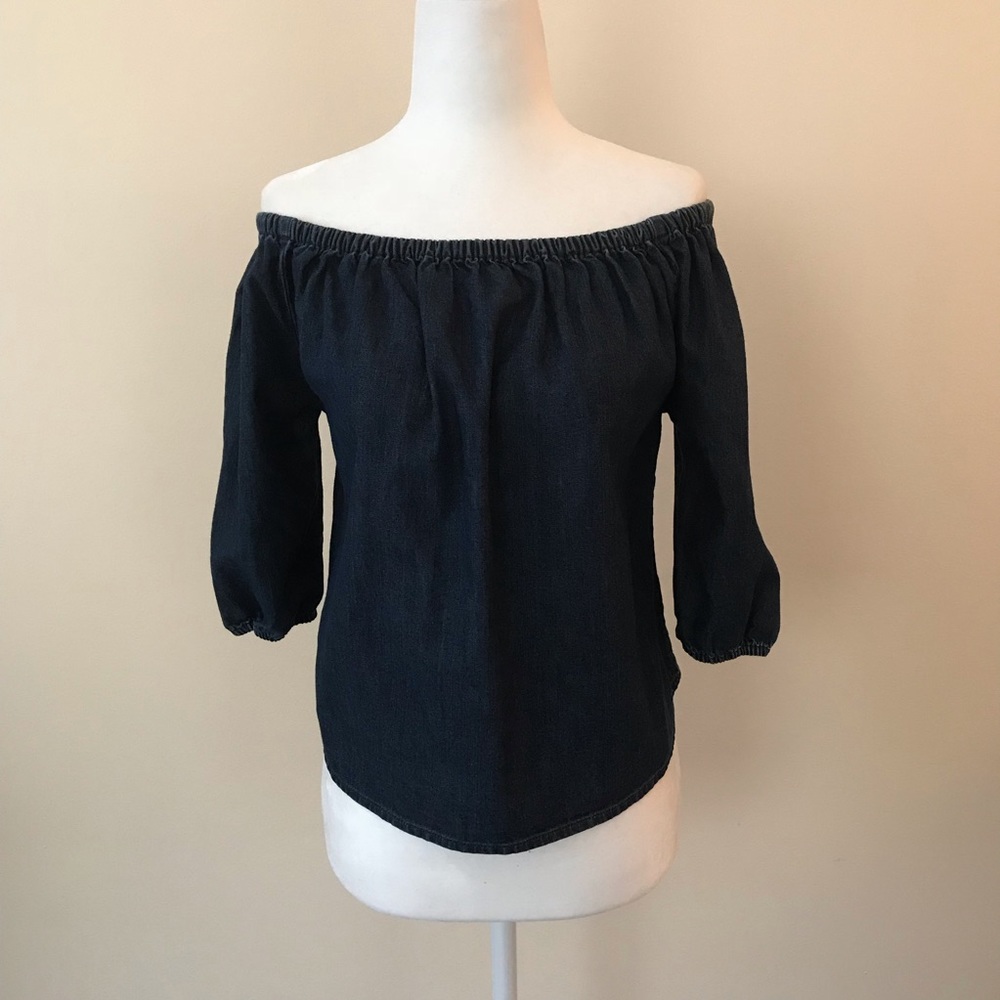 Like New Gap Off the Shoulder Soft Denim Top - Picture 4 of 7